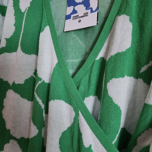 DVF Long Sleeve V-Neck Gingko Green Sweater Wrap Top NWT Size LARGE - Picture 5 of 8